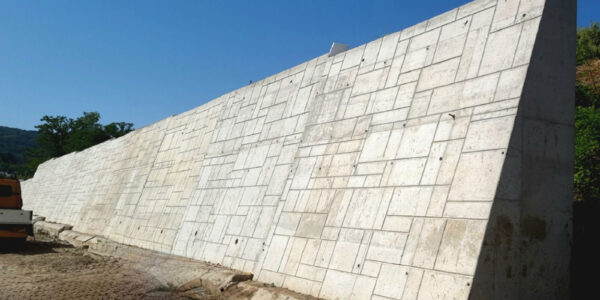 zid de beton Bazna